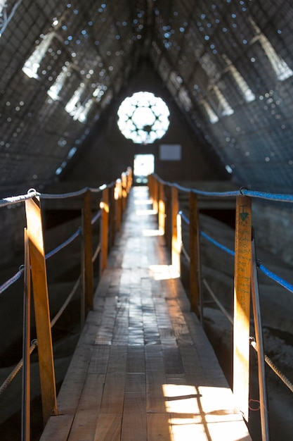 Interno della Basilica Del Voto Nacional Quito Ecuador