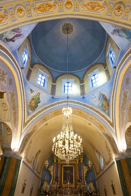Interno della cattedrale cattolica romana di Fira.