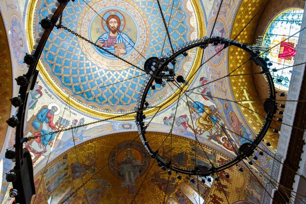 Interno della cattedrale navale ortodossa di San Nicola a Kronstadt in Russia