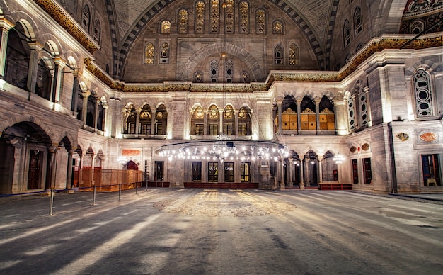 Interno della Moschea Blu