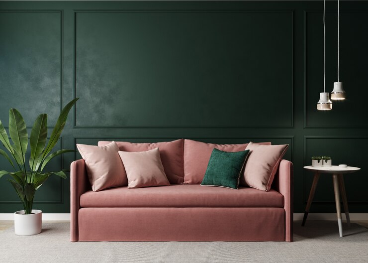 Interno di casa con divano rosa e tavolo