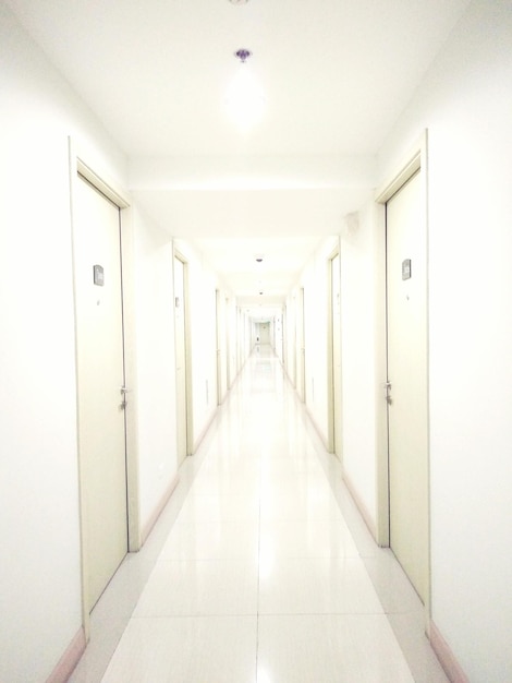 Interno di un corridoio vuoto