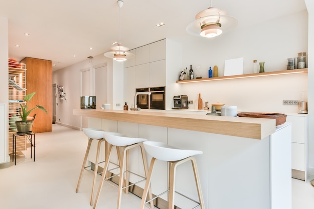 Interno di una bella cucina di una casa d'élite