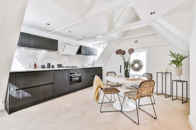 Interno di una bella cucina di una casa d'élite