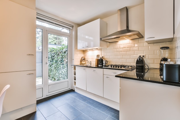 Interno di una bella cucina di una casa d'élite