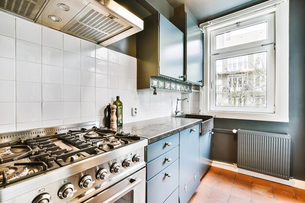 Interno di una bella cucina di una casa d'élite