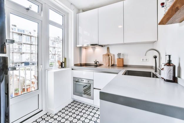 Interno di una bella cucina di una casa d'élite