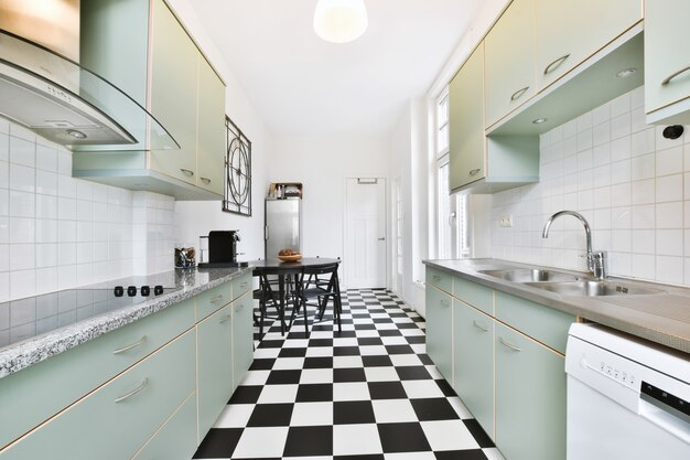 Interno di una bella cucina di una casa d'élite