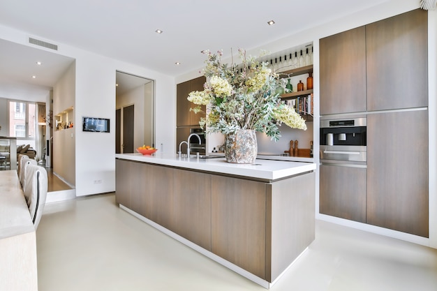 Interno di una bella cucina di una casa d'élite