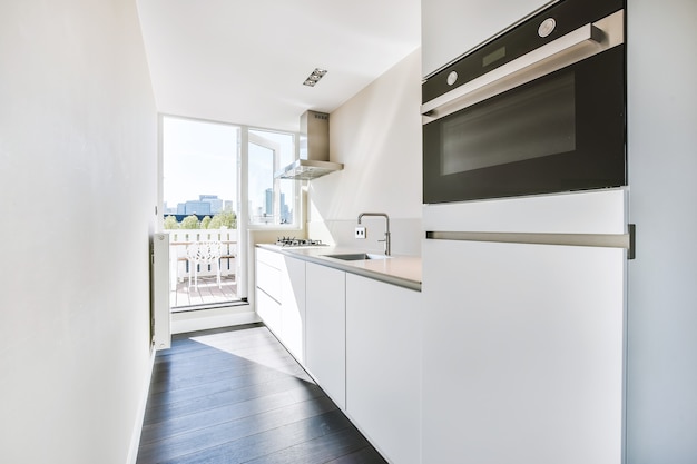 Interno di una bella cucina di una casa d'élite