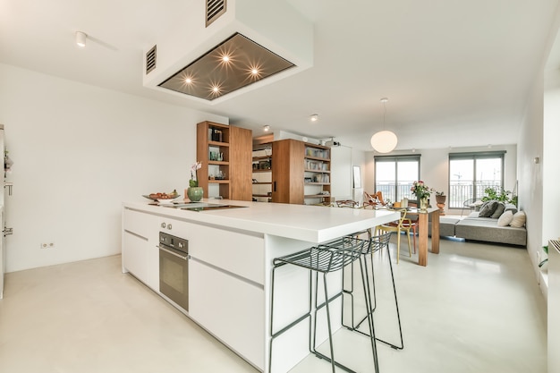 Interno di una bella cucina di una casa d'élite