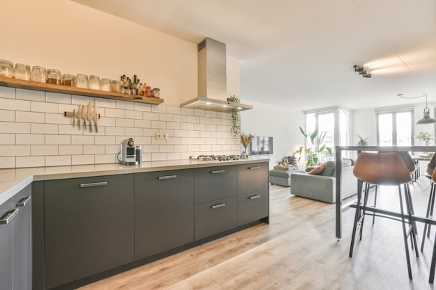 Interno di una bella cucina di una casa d'élite