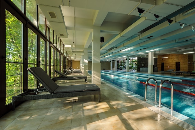 Interno di una piscina pubblica