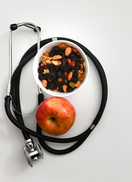 Intossicazione dieta sport assistenza sanitaria verdura frutta salute concetto fonendoscopio