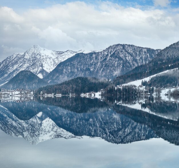 Inverno alpino lago Grundlsee Austria