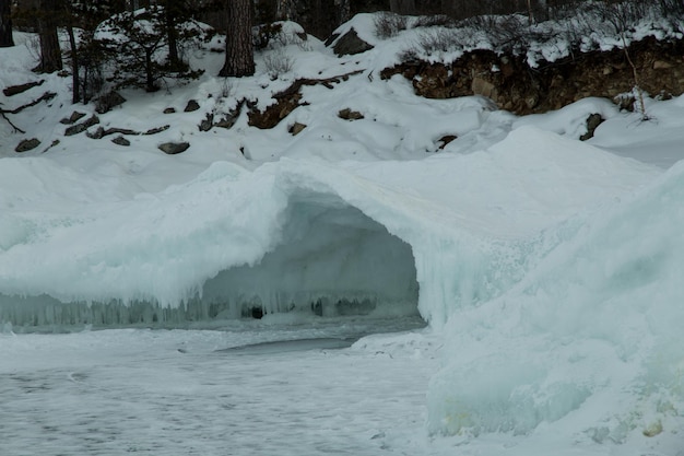 inverno freddo lago ghiacciato Baikal