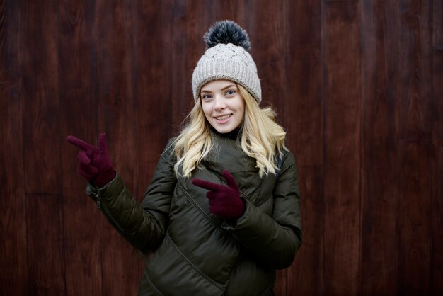 inverno ritratto di una giovane donna bellissima