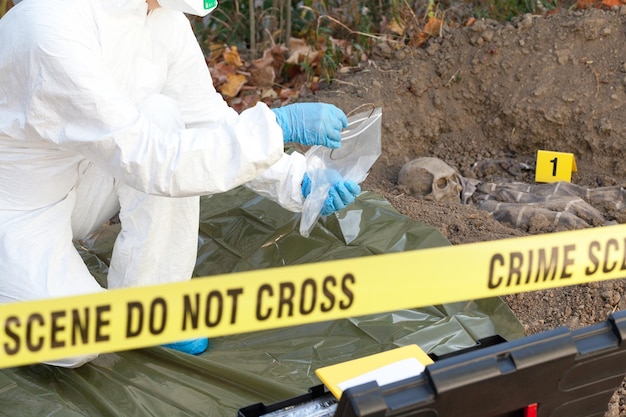 Investigatore penale sulla scena del crimine