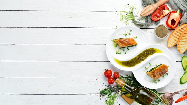 Involtini al forno con spinaci e formaggio Vista dall'alto Spazio libero per il testo