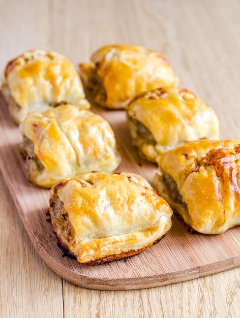 Involtini di salsiccia fatti in casa