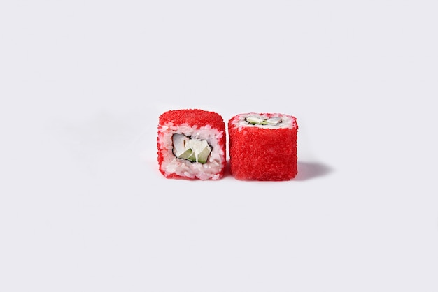 involtini di sushi con caviale rosso