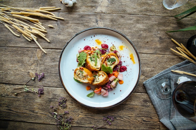 Involtini fritti con ripieno di funghi e spinaci