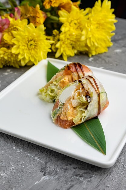 Involtino primavera con salmone salato