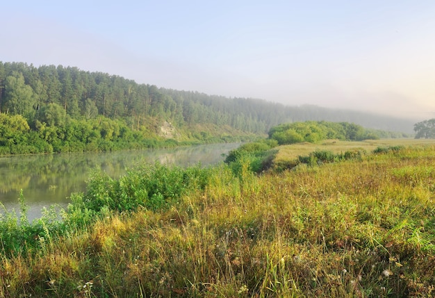 Inya River Bank al mattino