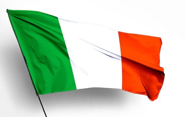 Irlanda 3D sventola bandiera e immagine di sfondo bianco