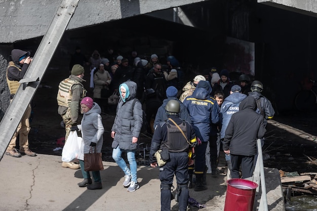 IRPIN UCRAINA 09 marzo 2022 Guerra in Ucraina Migliaia di residenti di Irpin devono abbandonare le loro case ed evacuare mentre le truppe russe stanno bombardando una città pacifica Rifugiati di guerra in Ucraina