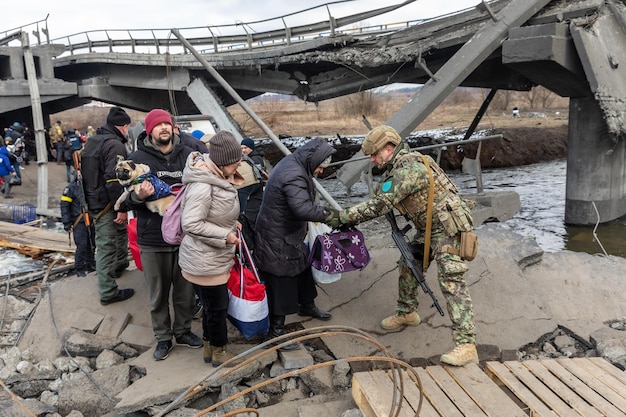 IRPIN UCRAINA 09 marzo 2022 Guerra in Ucraina Migliaia di residenti di Irpin devono abbandonare le loro case ed evacuare mentre le truppe russe stanno bombardando una città pacifica Rifugiati di guerra in Ucraina