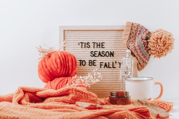 Iscrizione autunnale su letterboard Questa è la stagione da fallire Hygge autunno accogliente umore comfort concetto