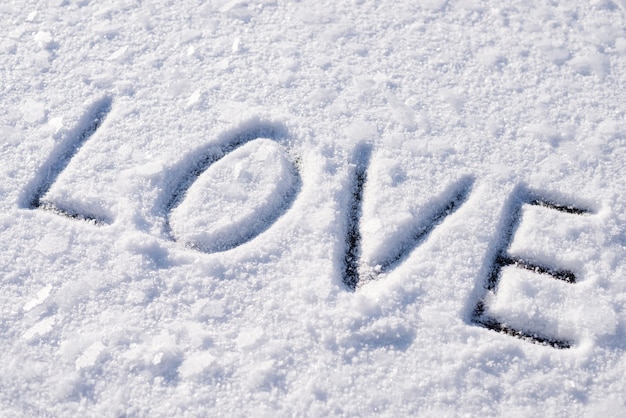 Iscrizione di amore sulla neve