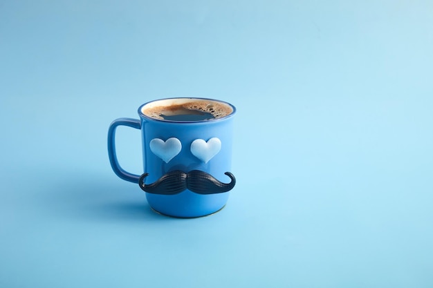 Iscrizione felice per la festa del papà con una tazza di caffè