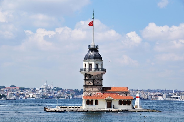 Isola della Vergine Istanbul. Vista panoramica sullo stretto e sull'isola. 08 luglio 2021, Istanbul, Turchia.