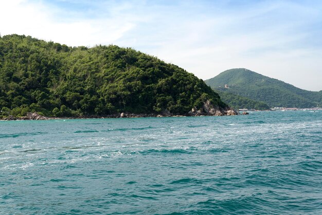 Isola di mare e cielo