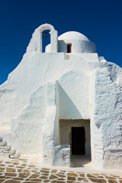 Isola di Mykonos, Grecia. Antica chiesa di Panagia Paraportiani nella città di Chora. architettura greca