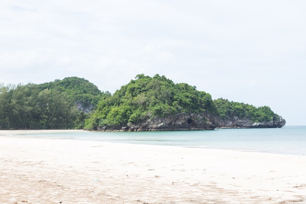 Isola e spiaggia sabbiosa