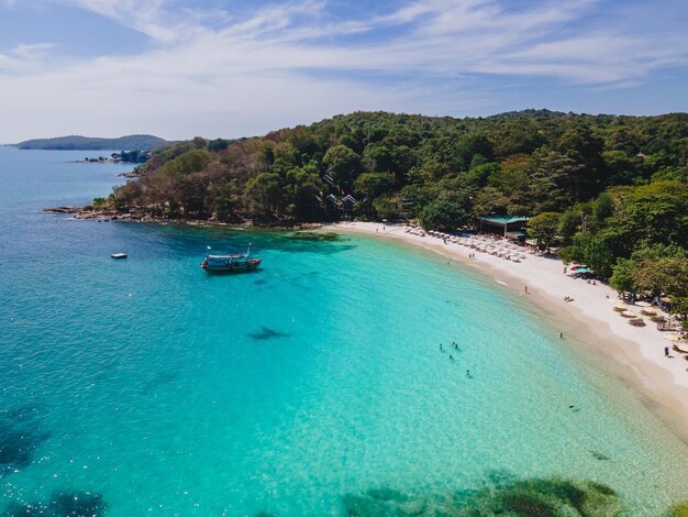 Isola Samet Thailandia vista aerea da drone dall'alto sull'isola di Samed in Thailandia