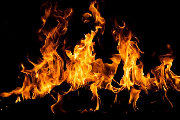 Isolare la fiamma del fuoco su sfondo nero Bruciare le fiamme texture astratta Art design per la trama della fiamma del modello di fuoco