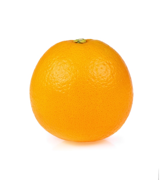 Isolato di frutta arancione su sfondo bianco