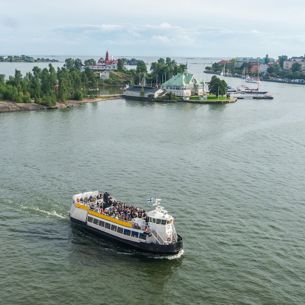 Isole del Mar Baltico vicino a Helsinki nella sera d'estate, Finlandia