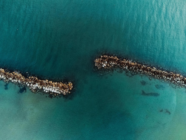 isole di pietra nel mare