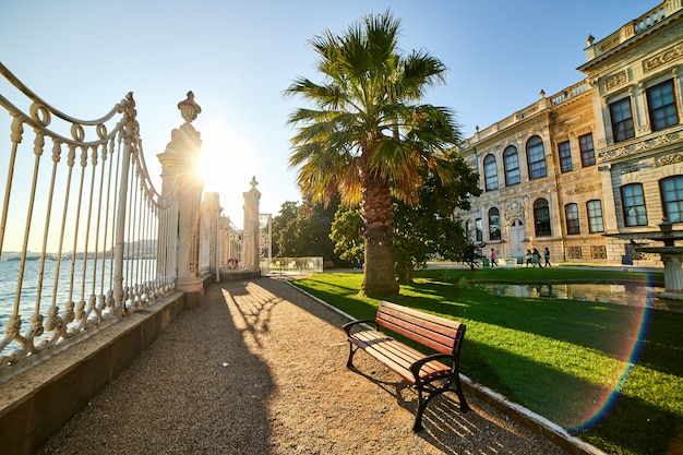 ISTANBUL, TURCHIA - 12 ottobre 2019: Territorio del Palazzo Dolmabahce