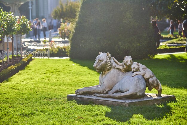 ISTANBUL, TURCHIA - 12 ottobre 2019: Territorio del Palazzo Dolmabahce