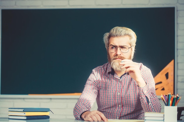 Istruzione liceo e concetto di persone Il tutor deve essere entusiasta e deve apprezzare la sua materia