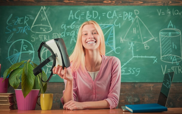 Istruzione moderna torna a scuola educazione virtuale gadget di realtà virtuale aumento dello spazio virtuale virtuale