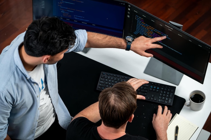 Photo it developers discussing online software development information sellable