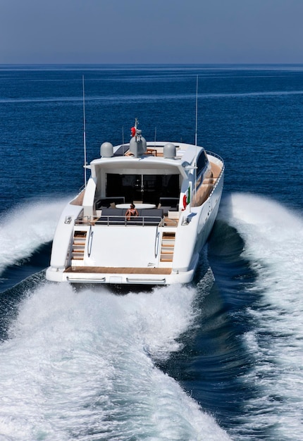 Italia, mare Tirreno, al largo di Viareggio, Toscana, yacht di lusso Tecnomar 36 (36 metri), vista aerea