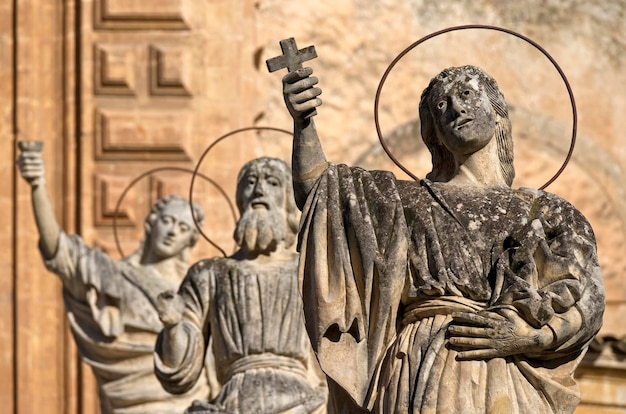 Italia Sicilia Modica Provincia di Ragusa Cattedrale di San Pietro facciata barocca e statue religiose del XVIII secolo aC